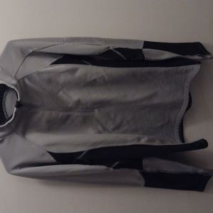 THE NORTH FACE FRONT ZIP LIGHTWEIGHT JACKET.  ALSO... ZIPPER ON SLEEVE.